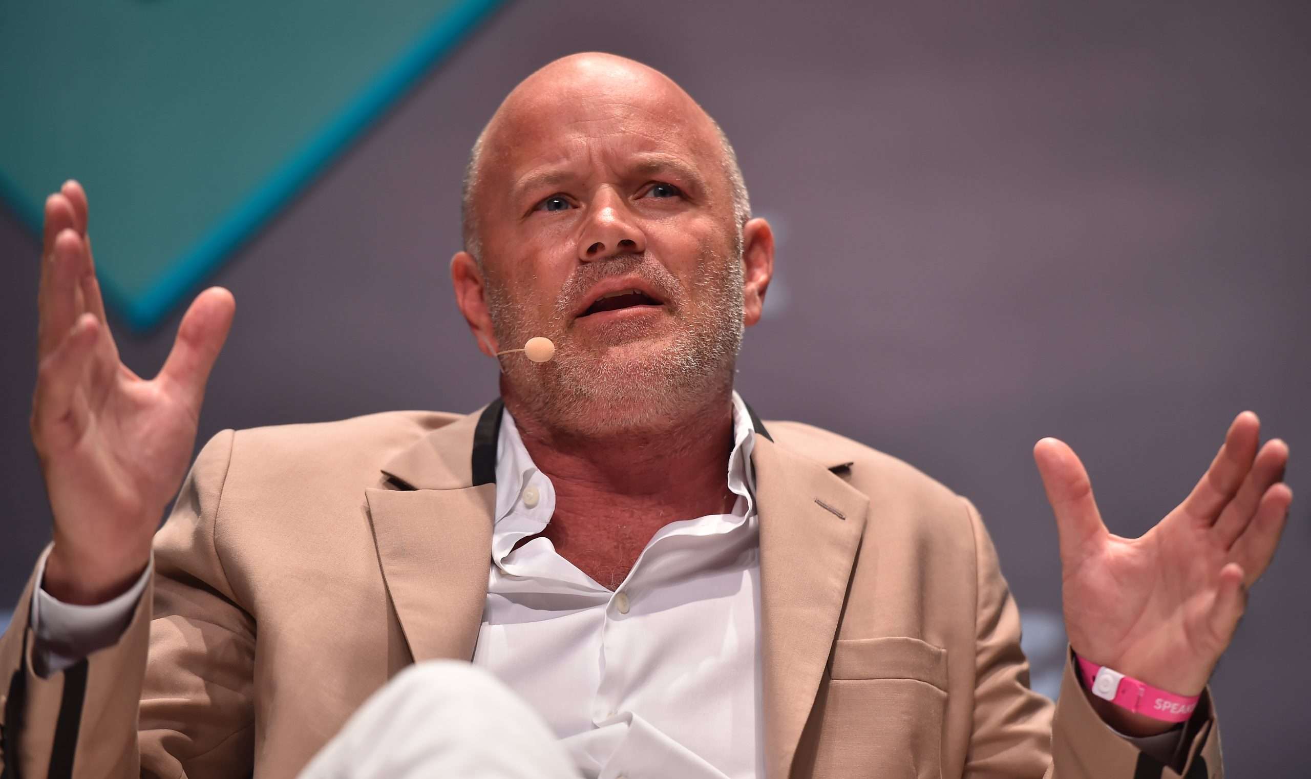 Mike Novogratz Takes a Quip at Sen. Elizabeth Warren, Asks her to Explain the Modern Monetary Theory